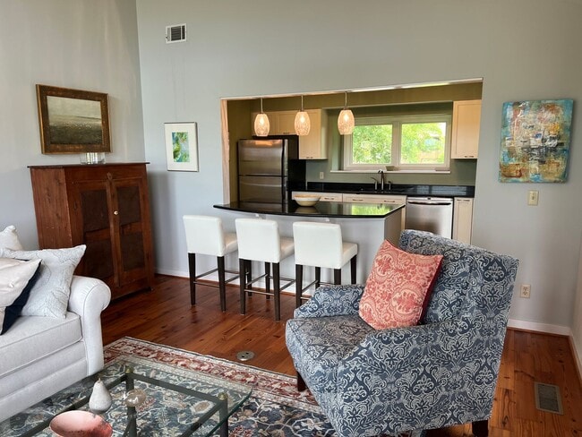 Building Photo - Beautiful Furnished Marsh Front Home - 6 mo Lease Term