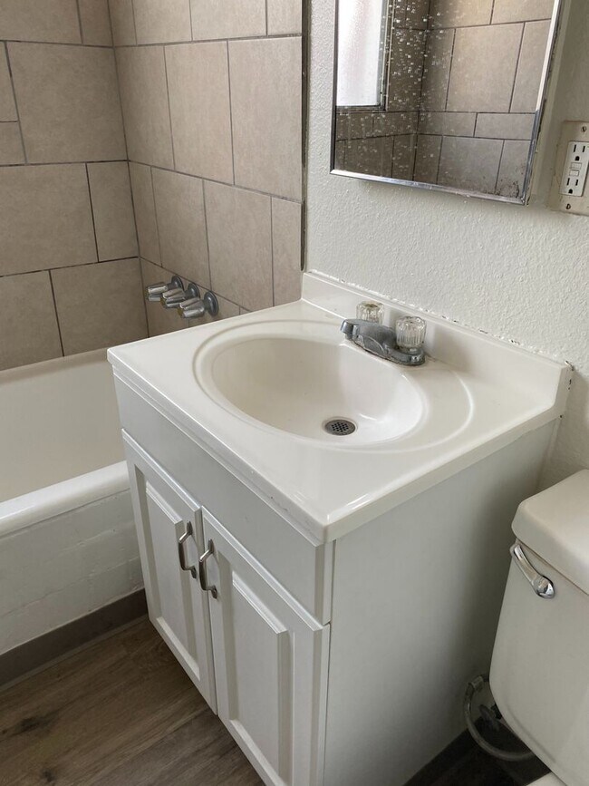 Building Photo - 461 W Colorado St