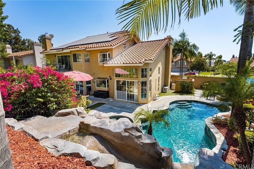 Building Photo - 5860 Vista Del Mar