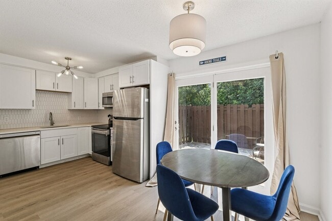 Building Photo - Stunning remodel