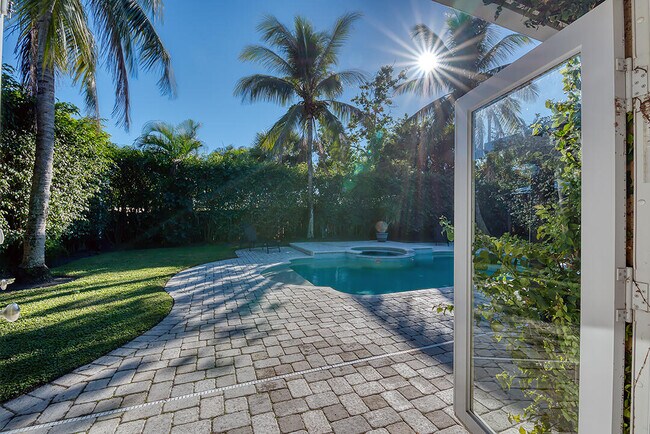 Primary Photo - 2288 N Wallen Dr
