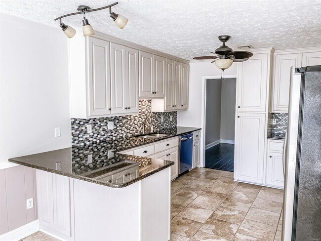 Building Photo - 122 Livingston Cir