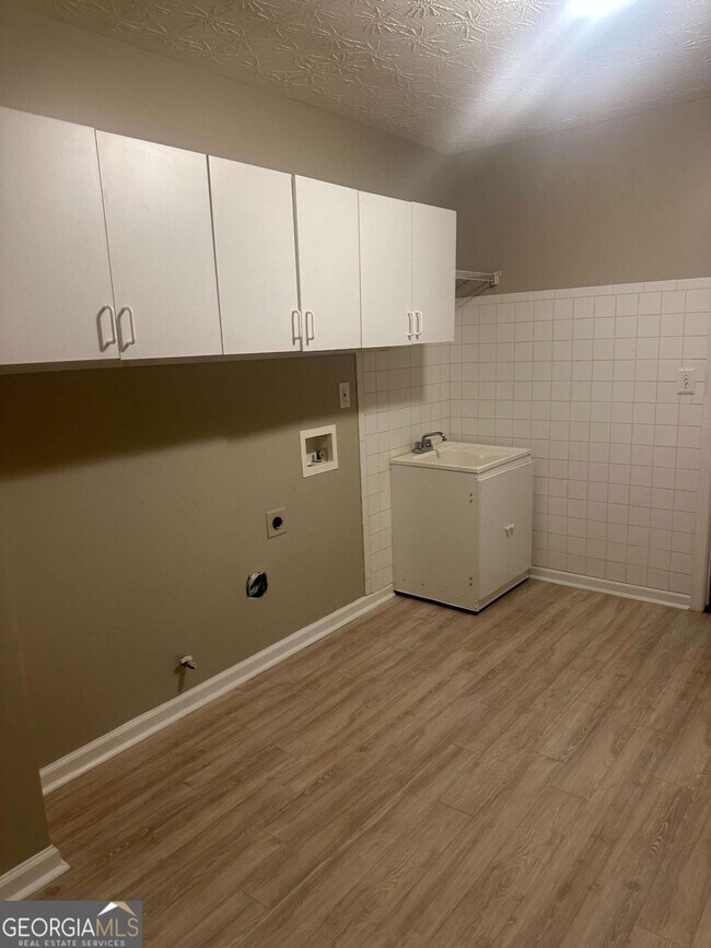 Building Photo - 4138 Deer Springs Way