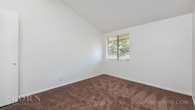 Building Photo - 3724 San Vincente Ct