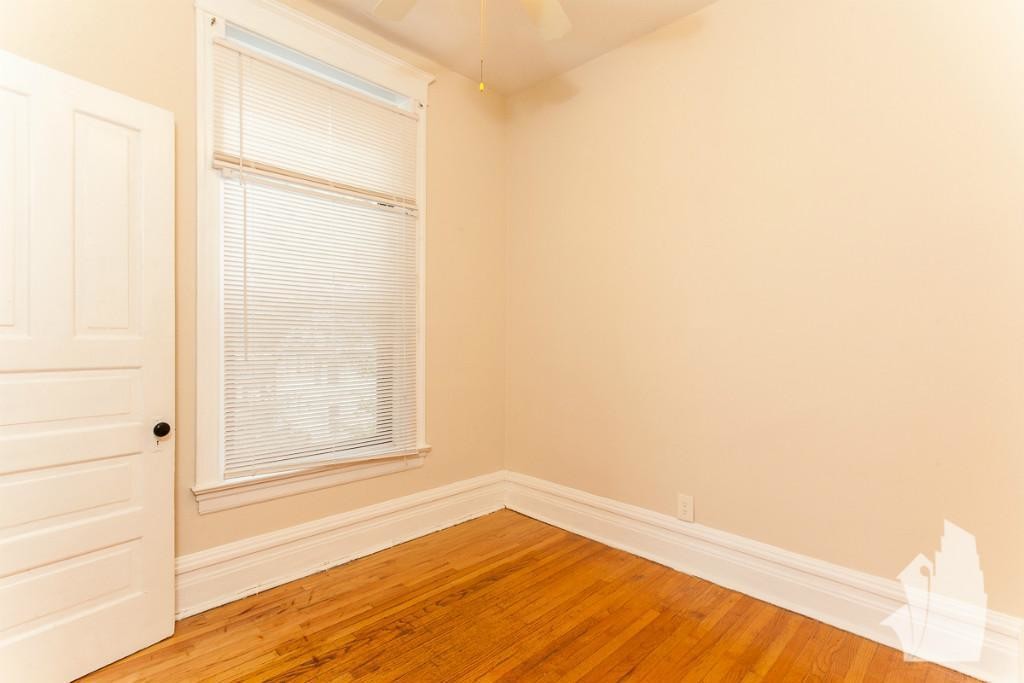 Building Photo - 3525 N Wilton Ave