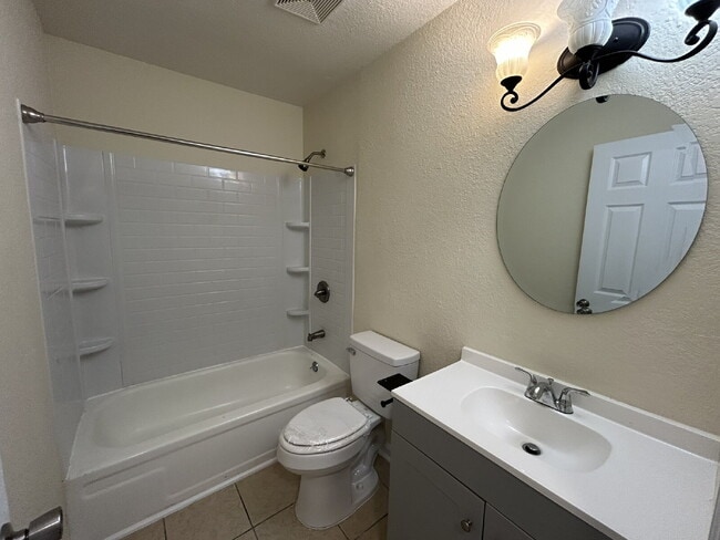 Building Photo - Apartment For Rent
