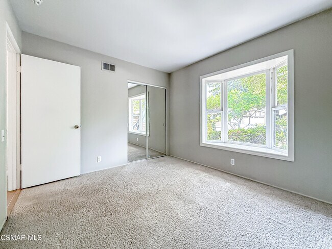Building Photo - 360 N Greenmeadow Ave