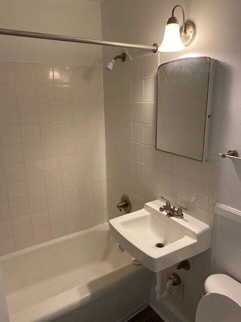 Building Photo - 1211 W 45th St