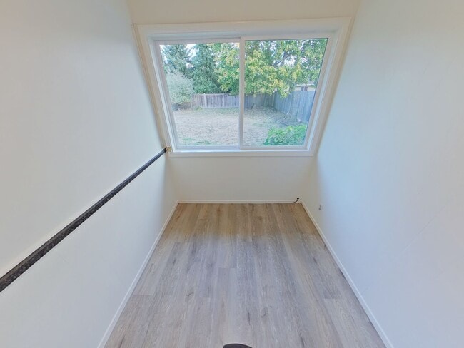 Building Photo - 3 Bedroom Family Home in the Harlow Street Bridge Area