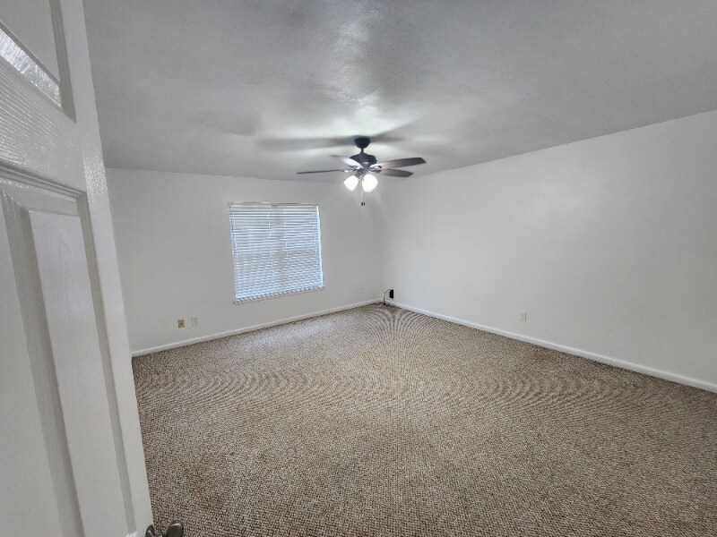 Building Photo - 300 Hurdle Dr