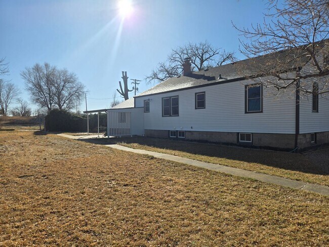 Building Photo - Remodeled Ranch Home