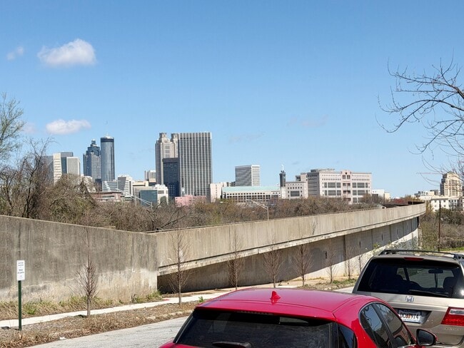 Building Photo - 420 Rawson St SW