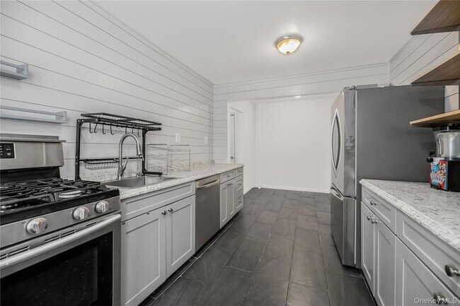 Building Photo - 151 Burhans Ave
