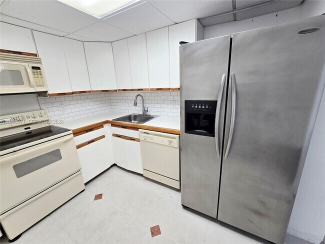 Building Photo - 800 West Ave