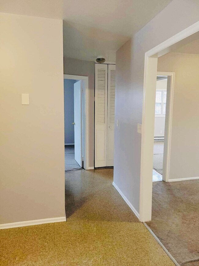 Building Photo - 58 Royal Oak Dr