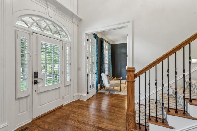 Building Photo - 1363 Sylvan Cir NE