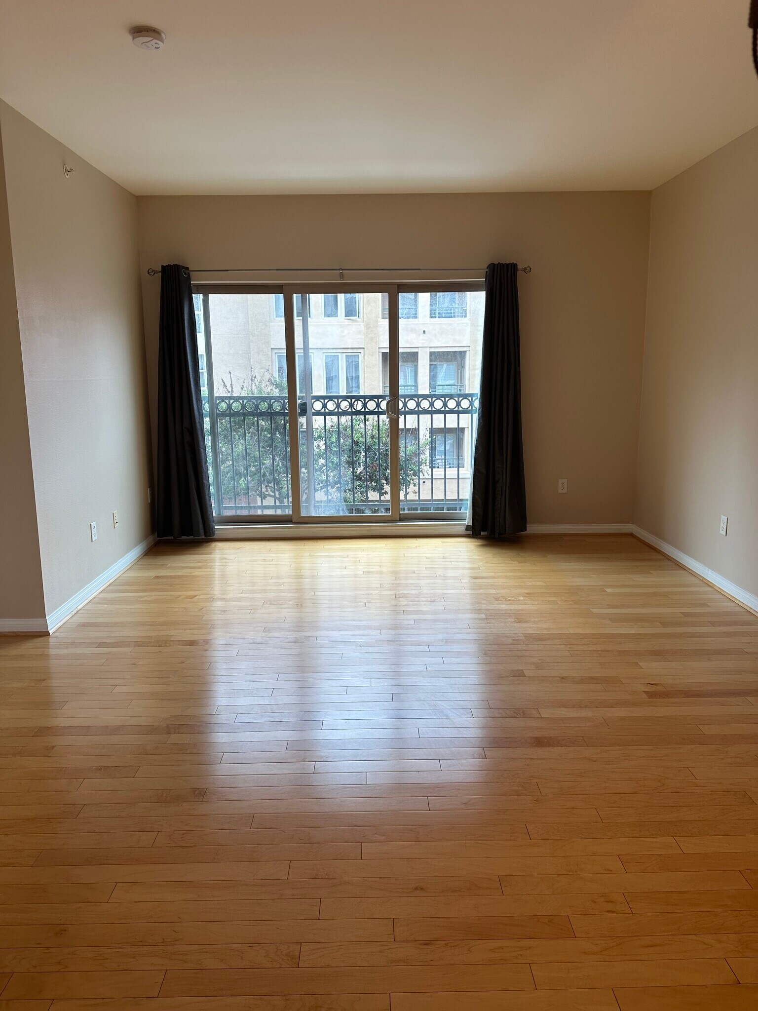 Living room - 450 J St