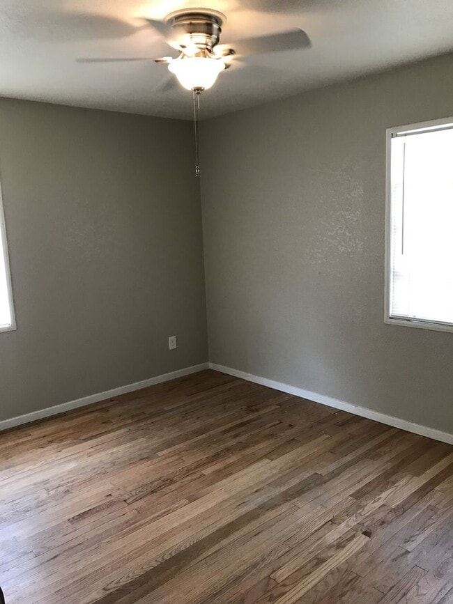 Building Photo - Pre Leasing for Fall 2026!!