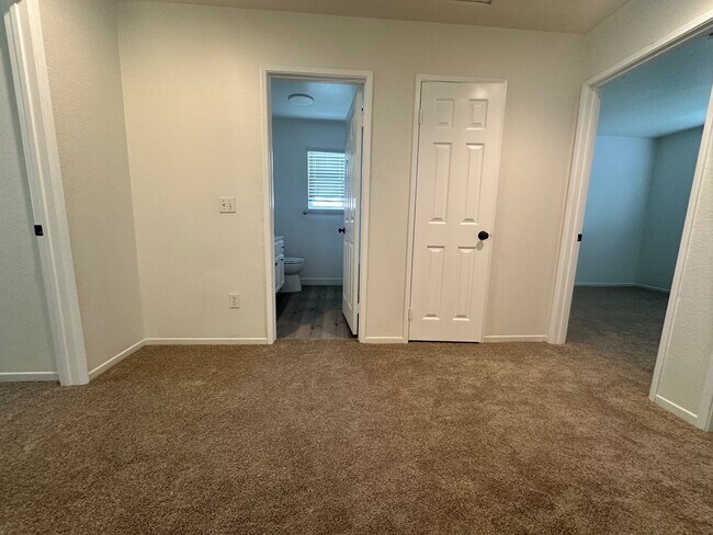 Building Photo - A stunning 4-bedroom haven, fully renovate...