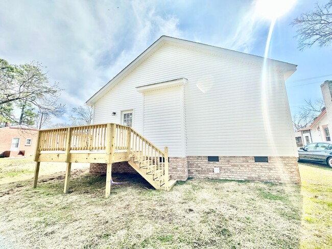 Building Photo - 416 S Confederate Ave