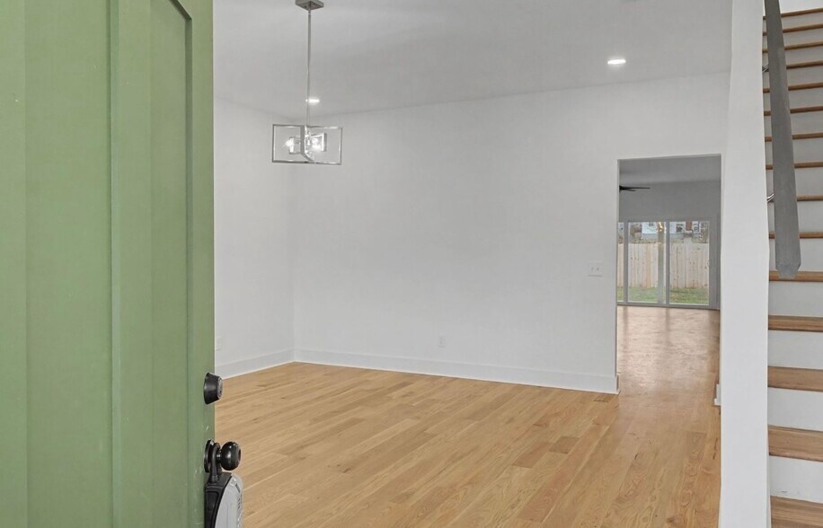 Building Photo - 2140 18th Ave N