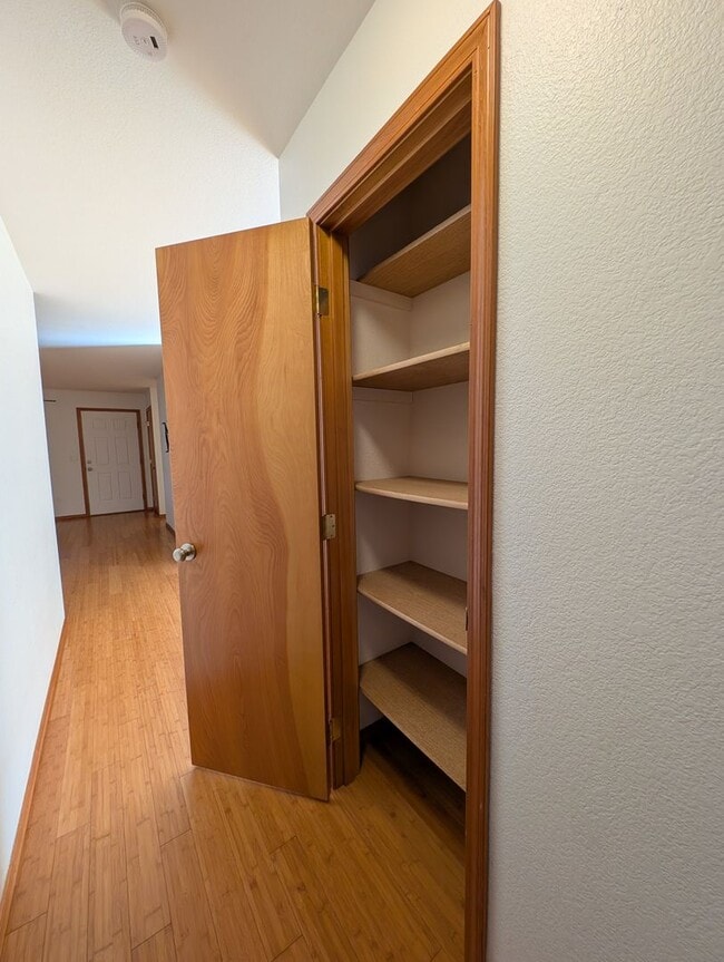 Building Photo - Well Maintained PO 3 Bedroom, HUGE FENCED ...