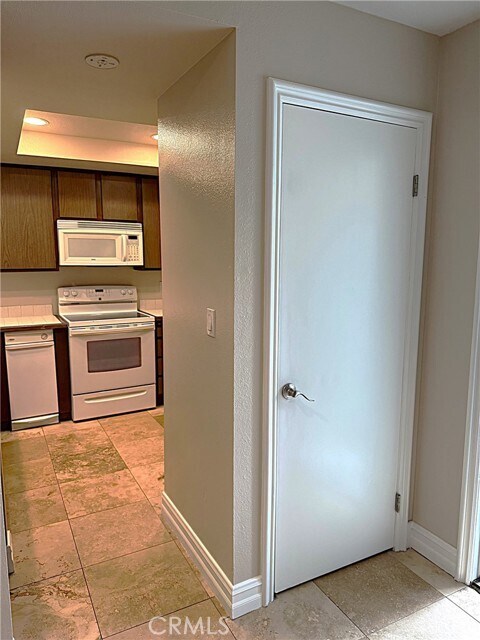 Building Photo - 545 S Ranch View Cir