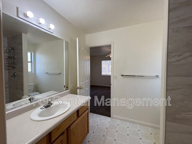 Building Photo - 773 S 220 E Cir