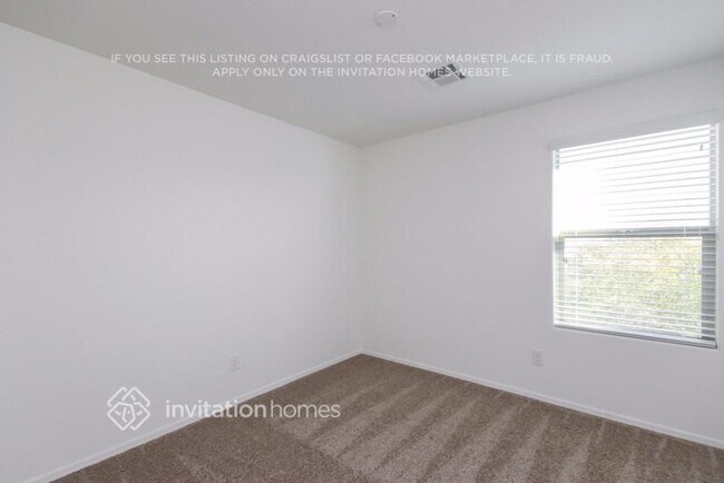 Building Photo - 1290 E Palomino Way