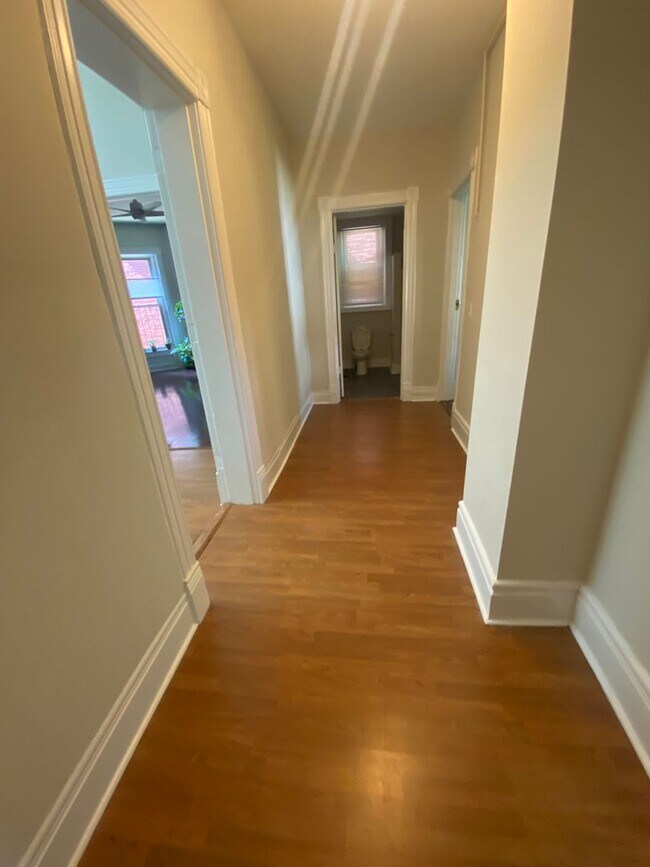 Building Photo - 1708