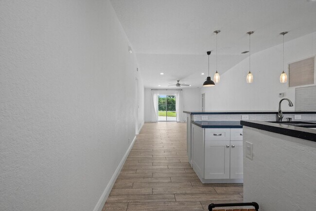 Building Photo - 3800 Miramontes Cir