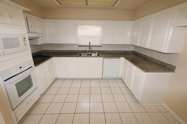 Building Photo - 13318 Rain Lily Ln