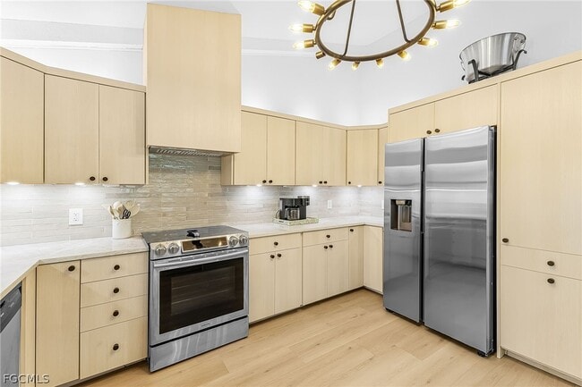 Building Photo - 663 110th Ave N