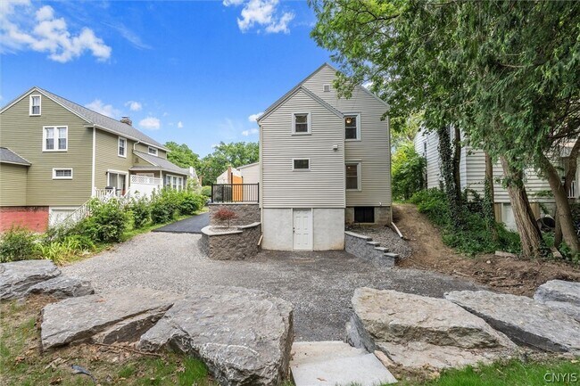 Building Photo - 106 Wellington Rd
