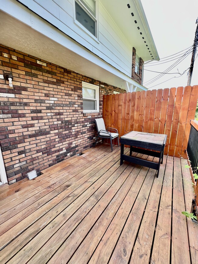Building Photo - 10 Dorsey Ln