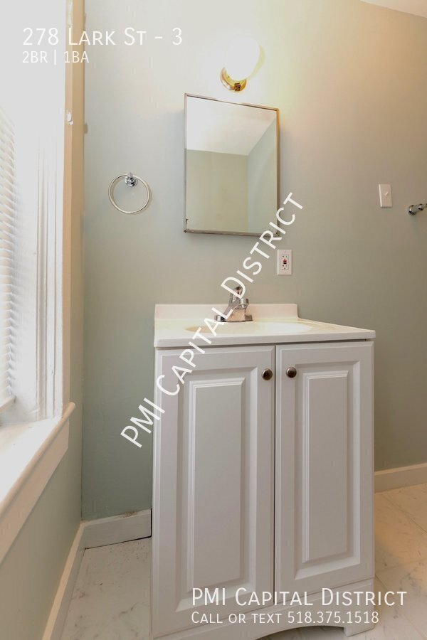 Building Photo - 278 Lark St