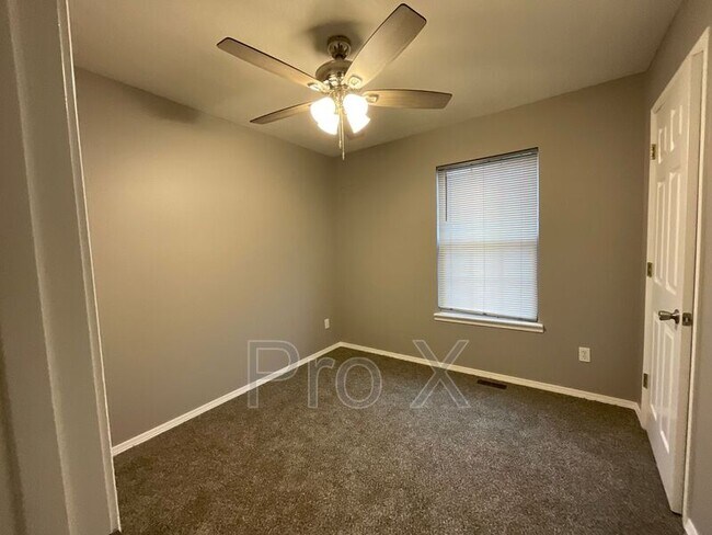 Building Photo - 211 S Hall St