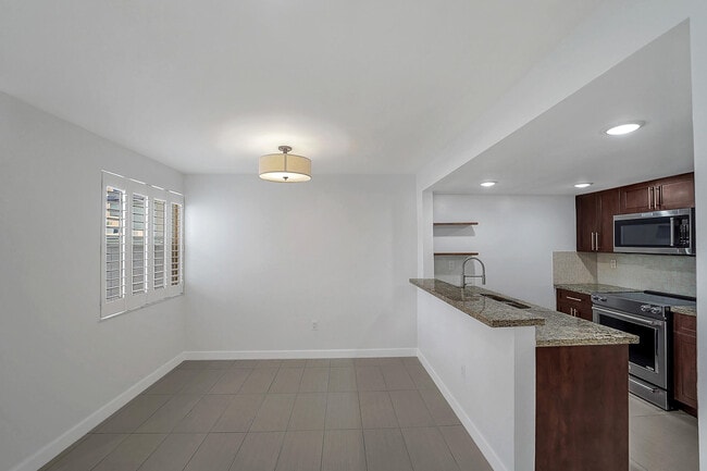 Building Photo - 4550 SW 68th Ct