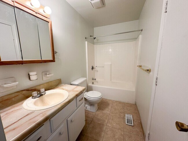 Building Photo - Move-In Ready on Large Corner Lot!