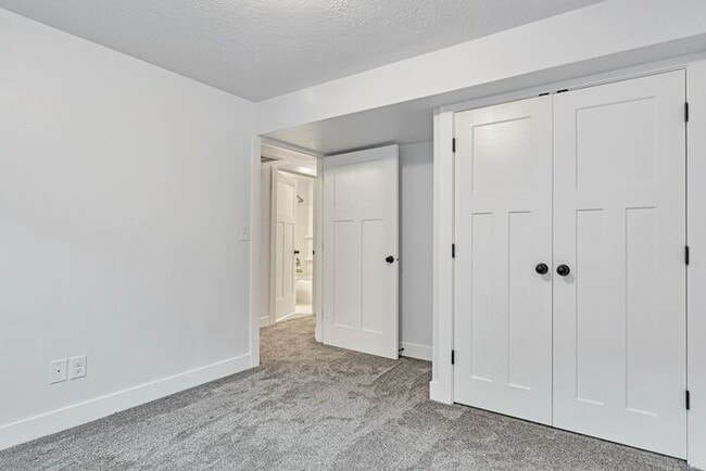 Building Photo - ROW END TOWNHOUSE W 2 CAR GARAGE + AMENITIES