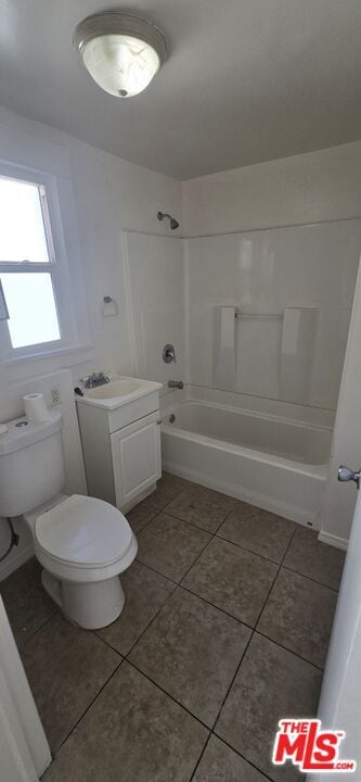 Building Photo - 712 W 46th St
