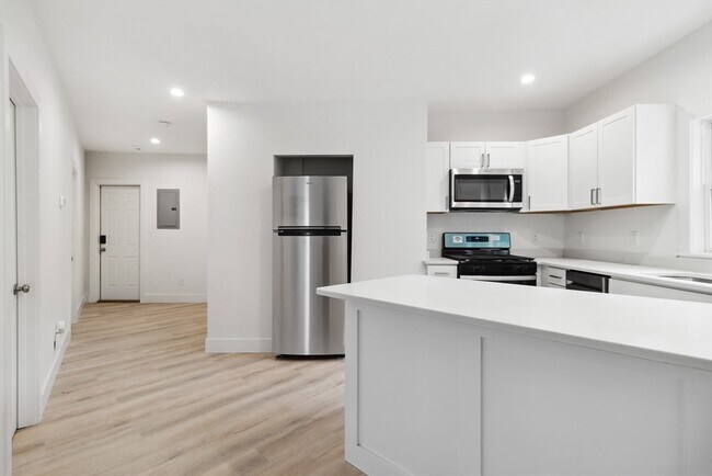 Building Photo - 4 Crest Ave