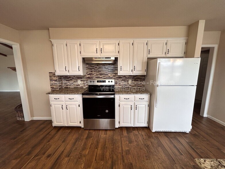 Building Photo - 9200 Rogers Ave