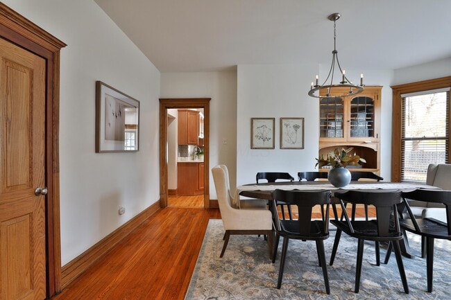 Building Photo - 398 W 5th Ave