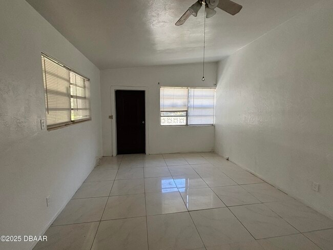 Building Photo - 724 Greenway Pl