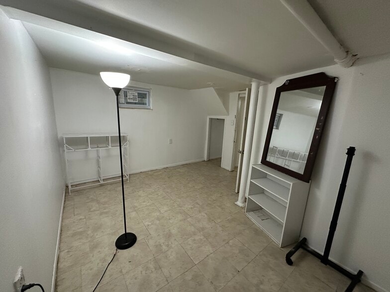 Building Photo - 10528 Van Wyck Expy