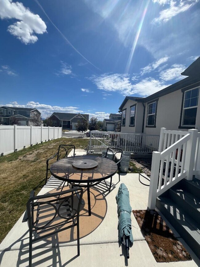 Building Photo - 7776 Range Crk Ln