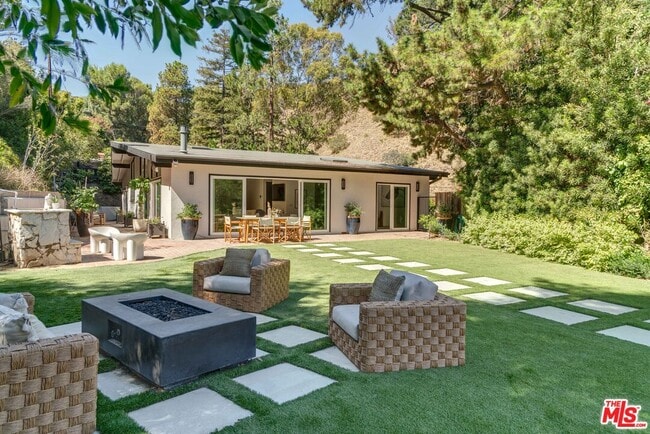 Building Photo - 10120 Cielo Dr