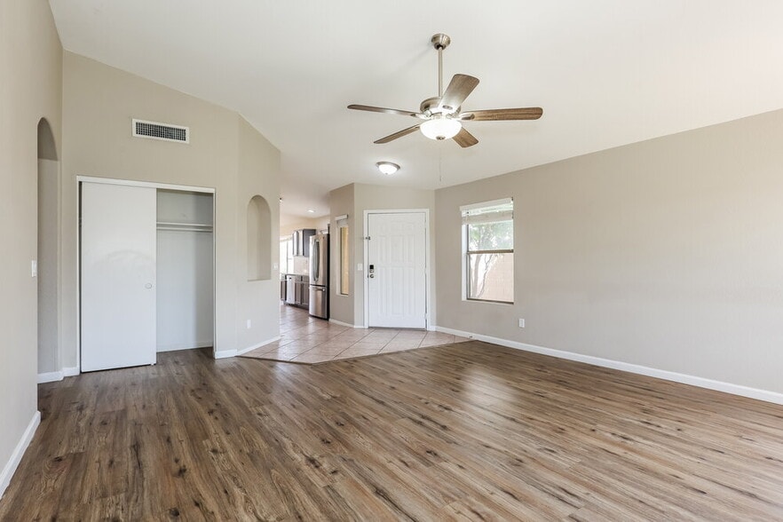 Building Photo - 2267 E Arabian Dr