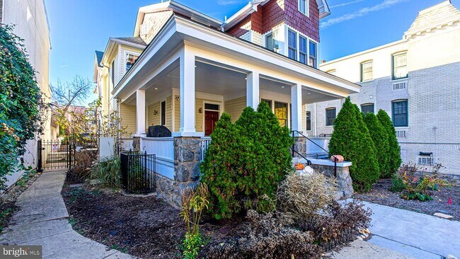 Building Photo - 3350 17th St NW